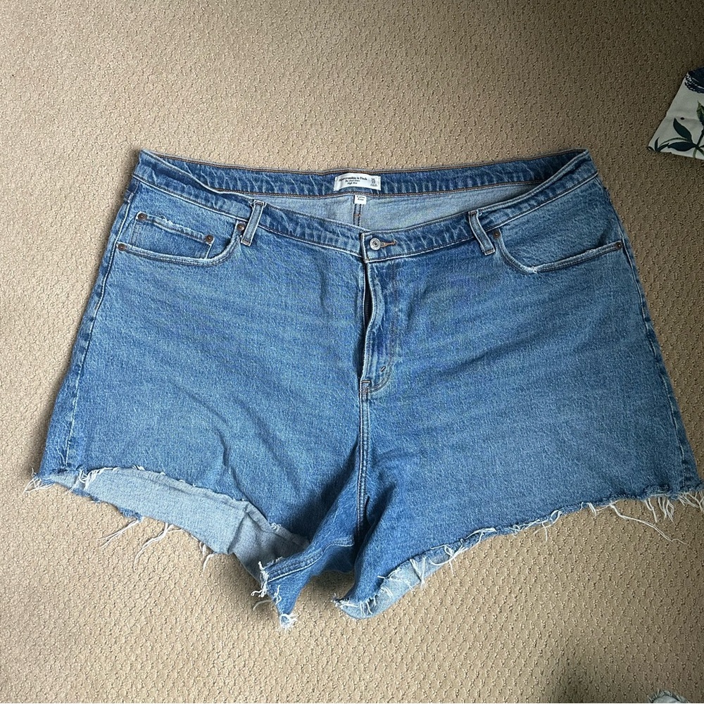 Abercrombie & Fitch Curve Love High Rise Dad Shorts